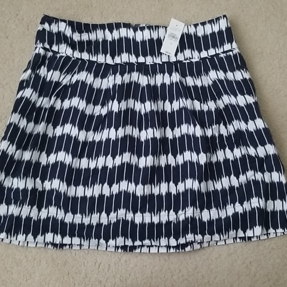 NWT skirt with pockets!
